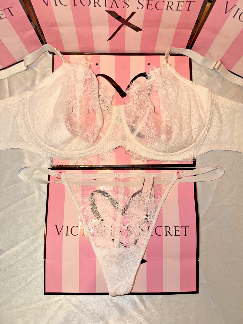 Victoria's Secret Bra Dream Angels 38DDD XL V-String Eyelash White Lace